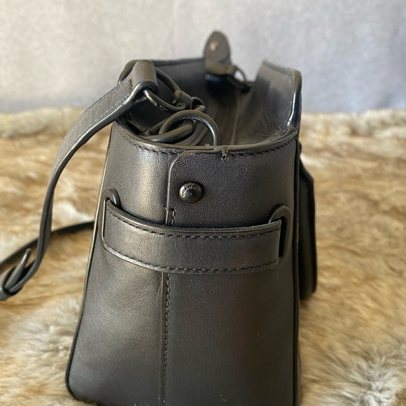 Coach used, - Picture 4 of 9